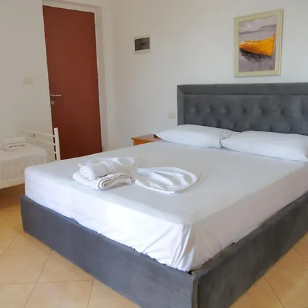 Pellumb كساميل