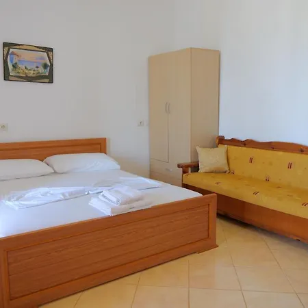 Pellumb Apartment *