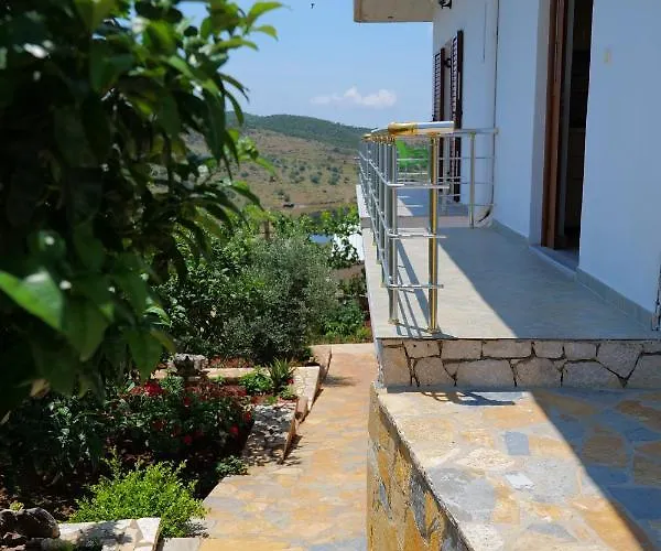 Pellumb 卡萨米尔