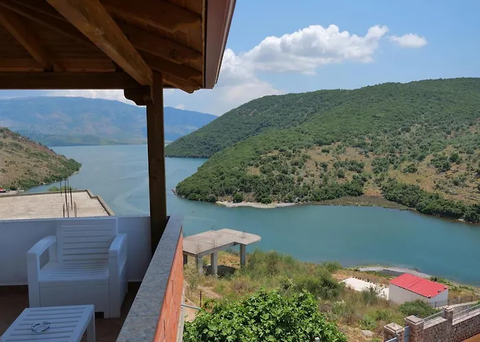 Pellumb 卡萨米尔