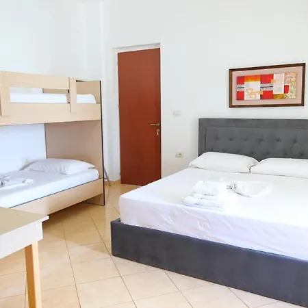 Pellumb Apartman Ksamil