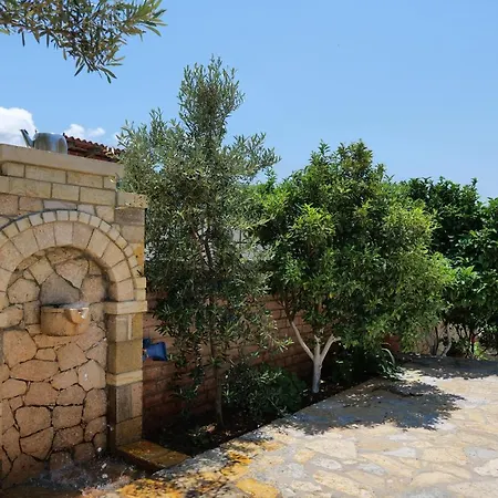 Pellumb Apartman Ksamil