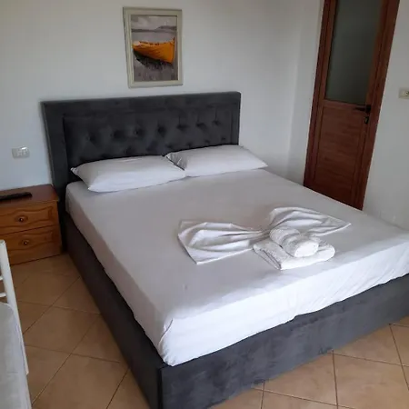 Pellumb Apartman Ksamil