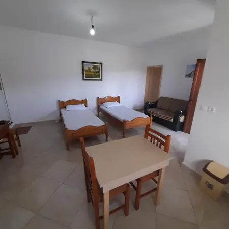 Pellumb Apartman Ksamil